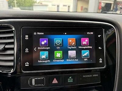 Mitsubishi Outlander Edition 100 2WD 2,0 Smart Link Display Touchscreen