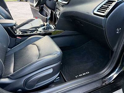 Kia Ceed / cee'd Ceed 1.4 T-GDI Platinum Edition SD, Navi, AHK