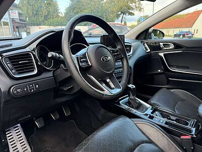 Kia Ceed / cee'd Ceed 1.4 T-GDI Platinum Edition SD, Navi, AHK