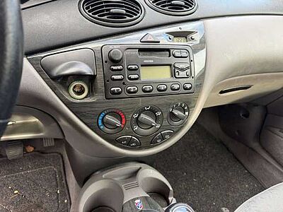 Ford Focus Focus Stufenheck Ghia (Kupplung defekt)