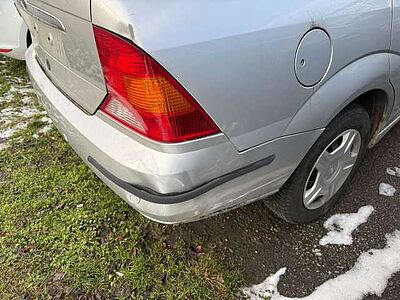 Ford Focus Focus Stufenheck Ghia (Kupplung defekt)