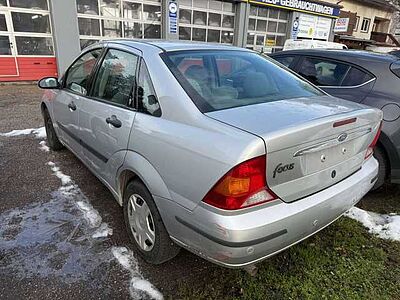 Ford Focus Focus Stufenheck Ghia (Kupplung defekt)