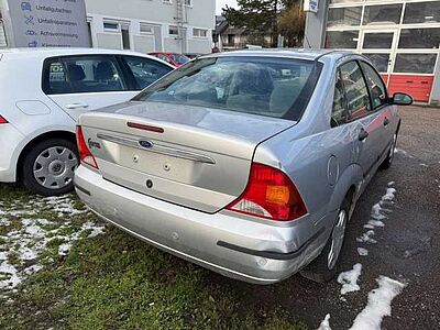 Ford Focus Focus Stufenheck Ghia (Kupplung defekt)