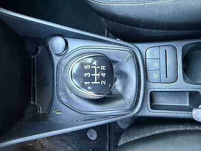 Ford Fiesta 1,1 Ti-VCT Cool & Connect, PDC, Temp., Easy-Drive