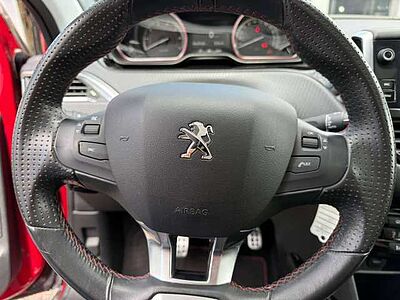 Peugeot 2008 1.2 PureTech 130, Allure